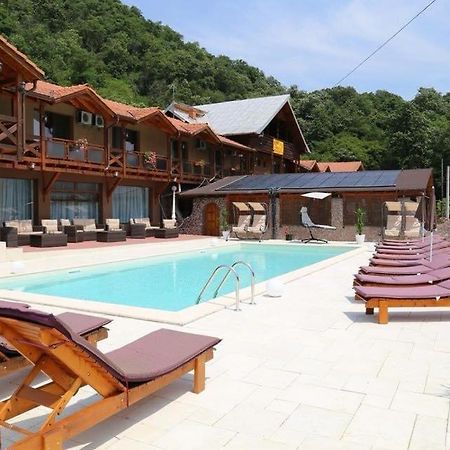Pensiunea Deian-Clisura Dunarii Moldova Noua Экстерьер фото