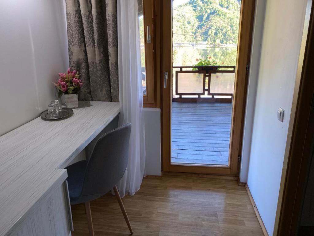 Pensiunea Deian-Clisura Dunarii Moldova Noua Экстерьер фото