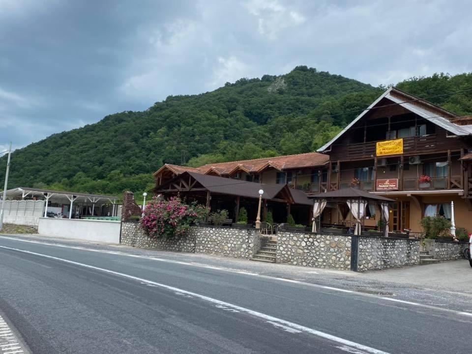 Pensiunea Deian-Clisura Dunarii Moldova Noua Экстерьер фото