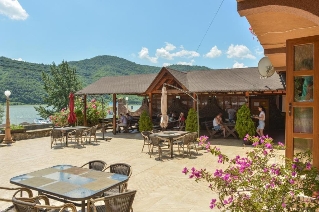 Pensiunea Deian-Clisura Dunarii Moldova Noua Экстерьер фото